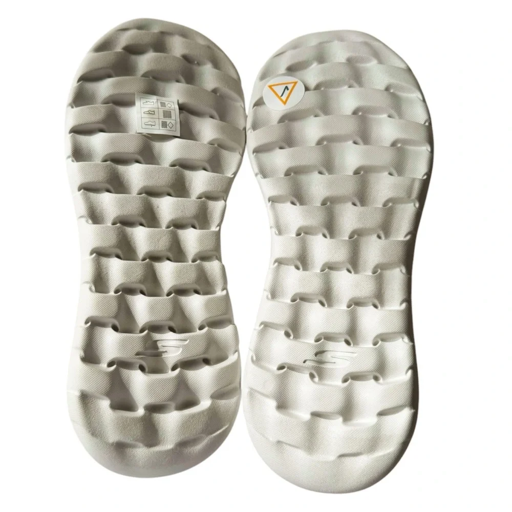 Skechers Go Walk Goga Max Slip On Shoes in Navy | 8 - Picture 8 of 9